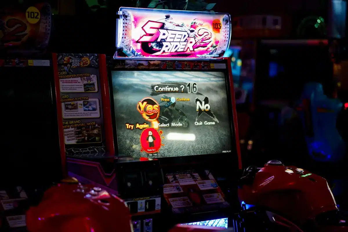 Game interface showing multiple character options and weapon loadout customization